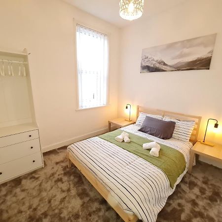 Ferienwohnung Large 3 Bed Flat, Free Parking Newcastle upon Tyne Exterior foto