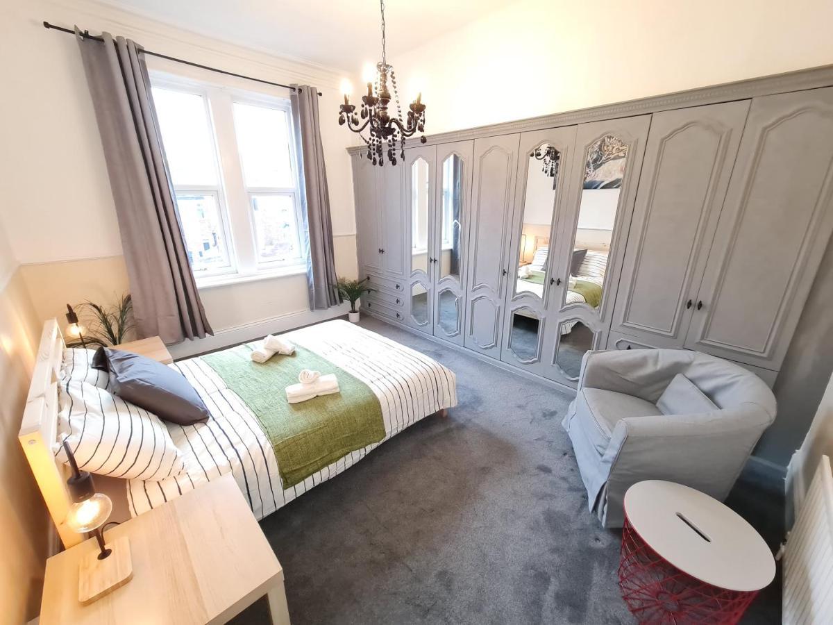 Ferienwohnung Large 3 Bed Flat, Free Parking Newcastle upon Tyne Exterior foto