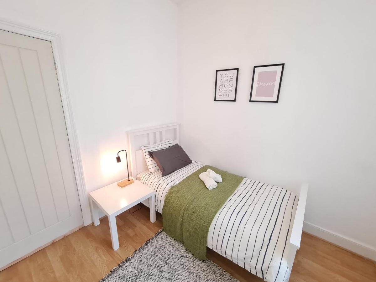 Ferienwohnung Large 3 Bed Flat, Free Parking Newcastle upon Tyne Exterior foto